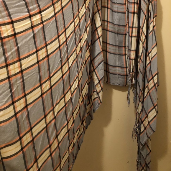 Lightly worn Miami sleeveless plaid cover from Francesca’s - Picture 4 of 5